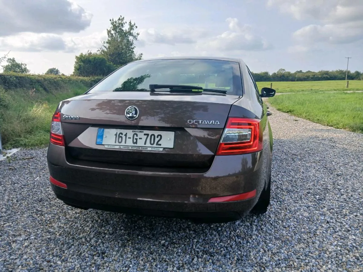 SKODA OCTAVIA 1.6TDI EXCELLENT CONDITION - Image 4