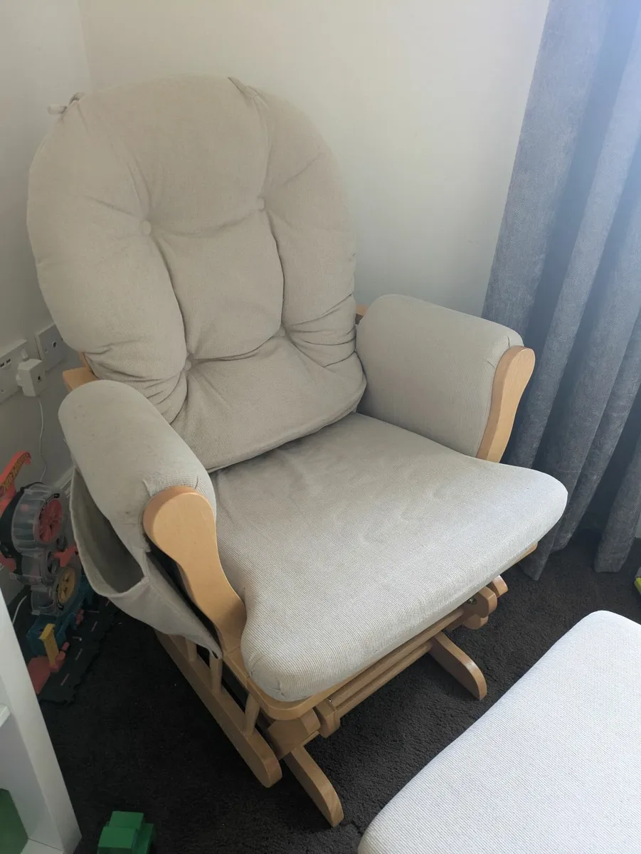 Cot bed / Rocking chair / Changing table - Image 2
