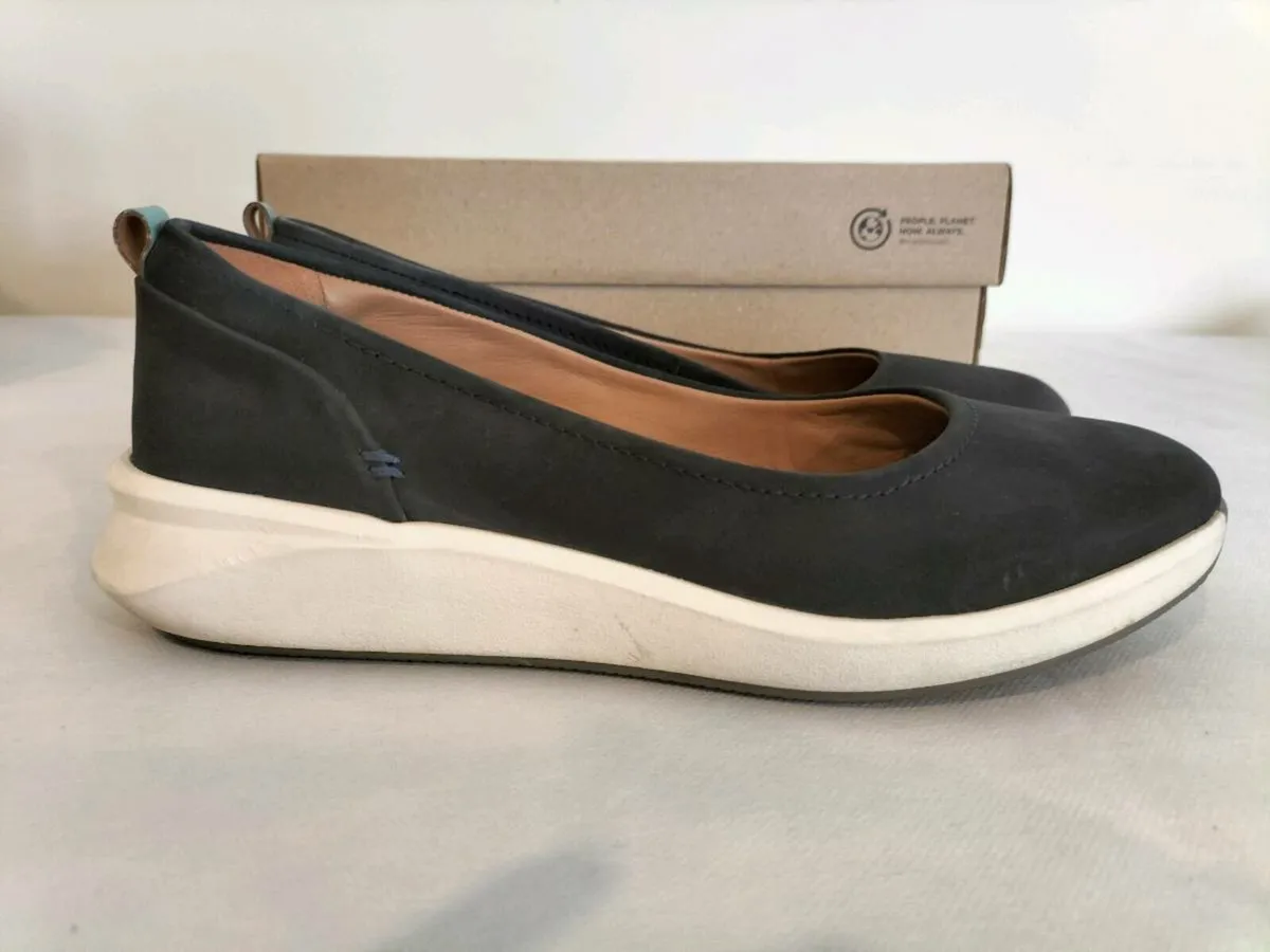 Clarke's. Size 6.  Navy Nubuck Leather. - Image 1