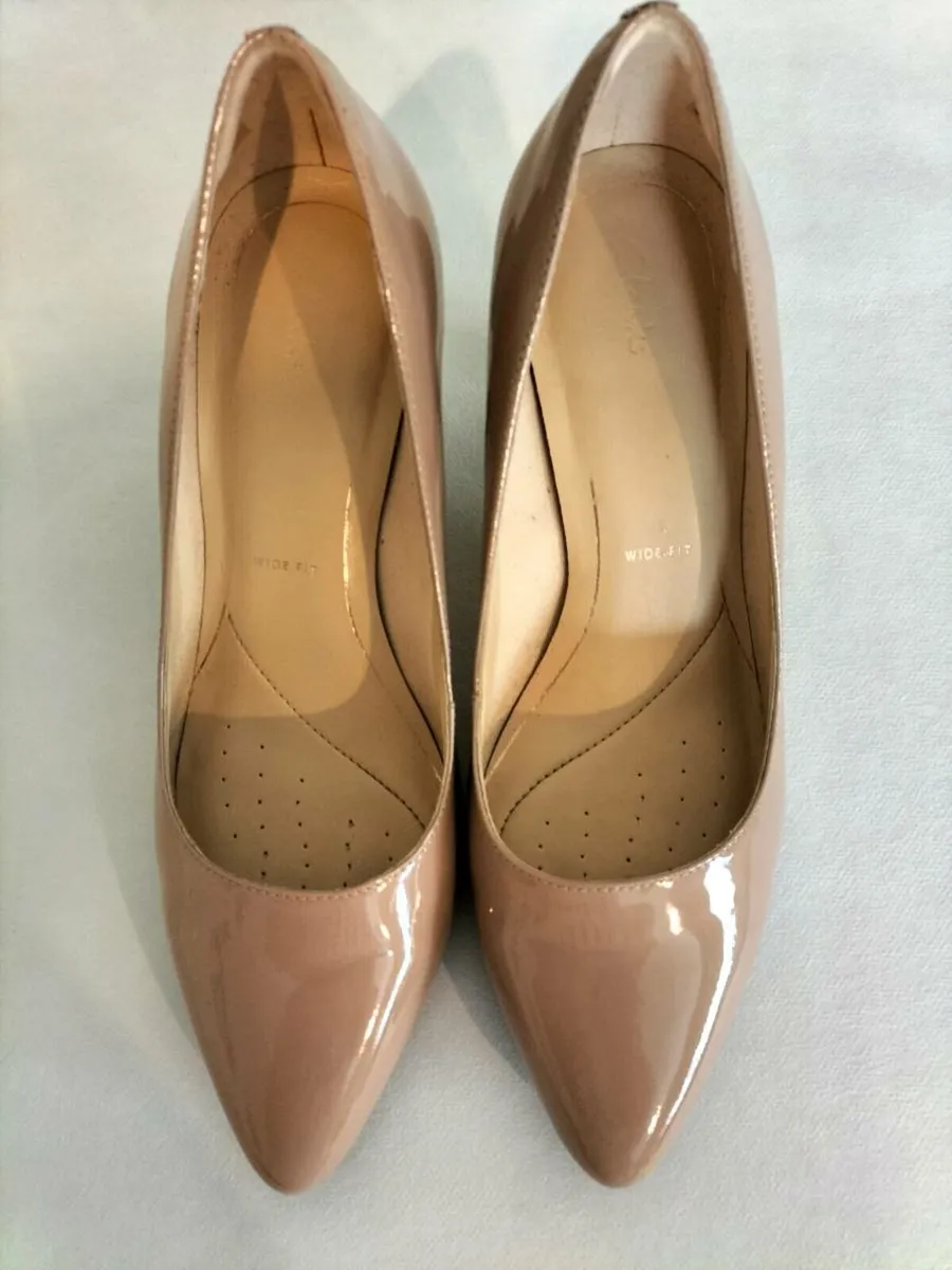 Clarks Court Shoe- Size 39.5/ UK 6. Heel 6.5cm. - Image 2