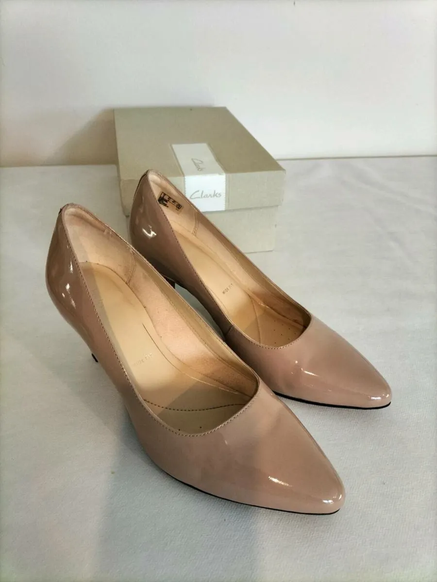 Clarks Court Shoe- Size 39.5/ UK 6. Heel 6.5cm. - Image 3