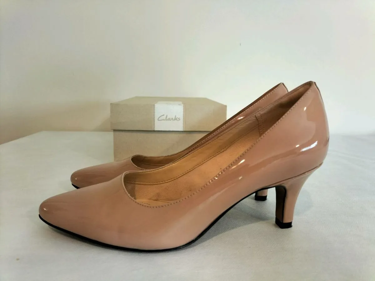 Clarks Court Shoe- Size 39.5/ UK 6. Heel 6.5cm. - Image 4