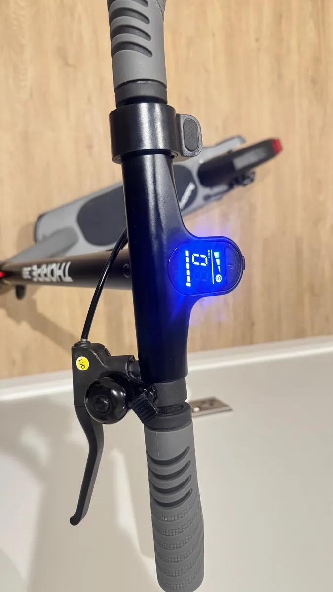 Thorpe 30 Electric Scooter – Excellent Condition - Image 3