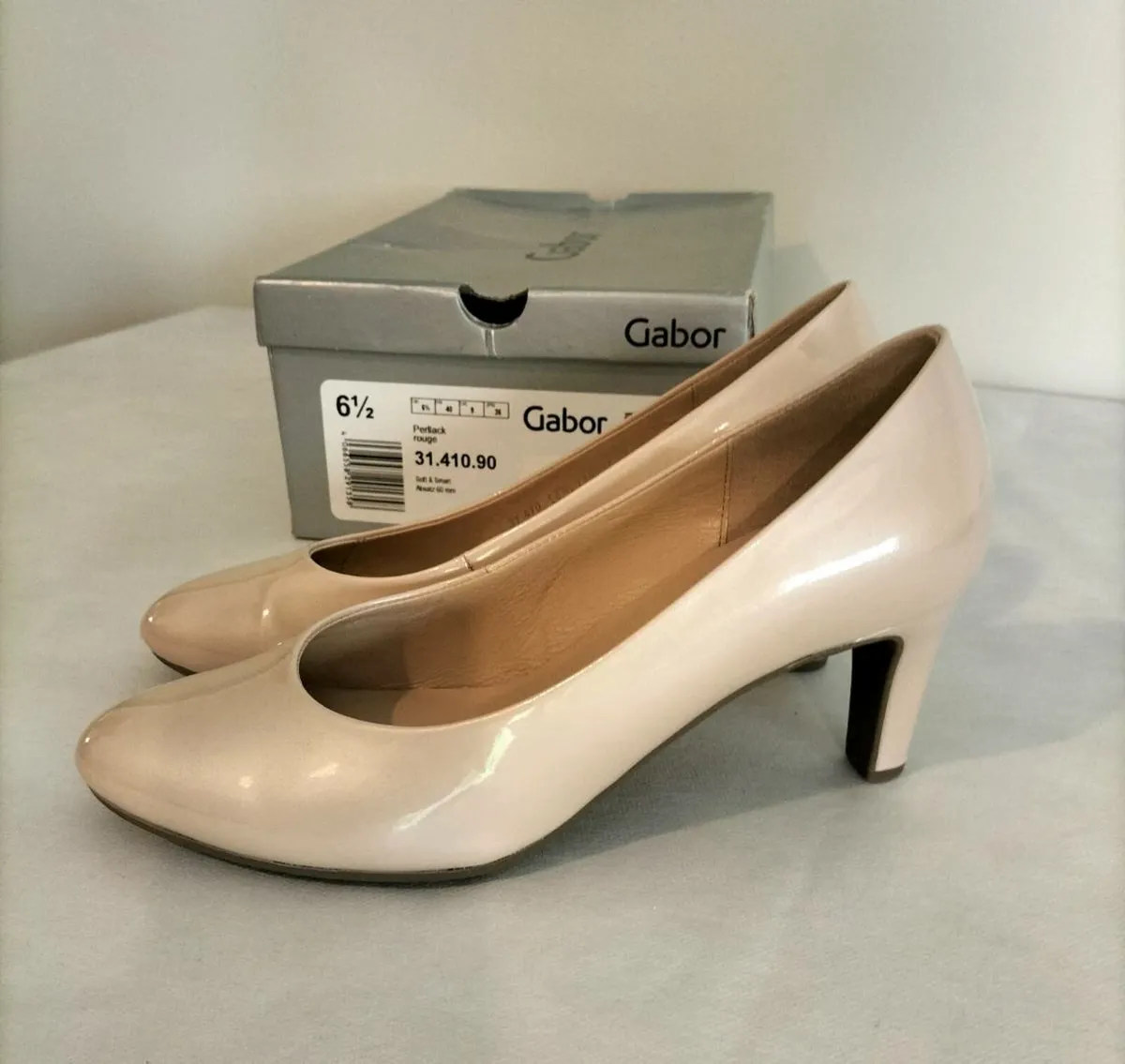 Gabor. Never used. Size 6.5. Classic Court Shoe - Image 1