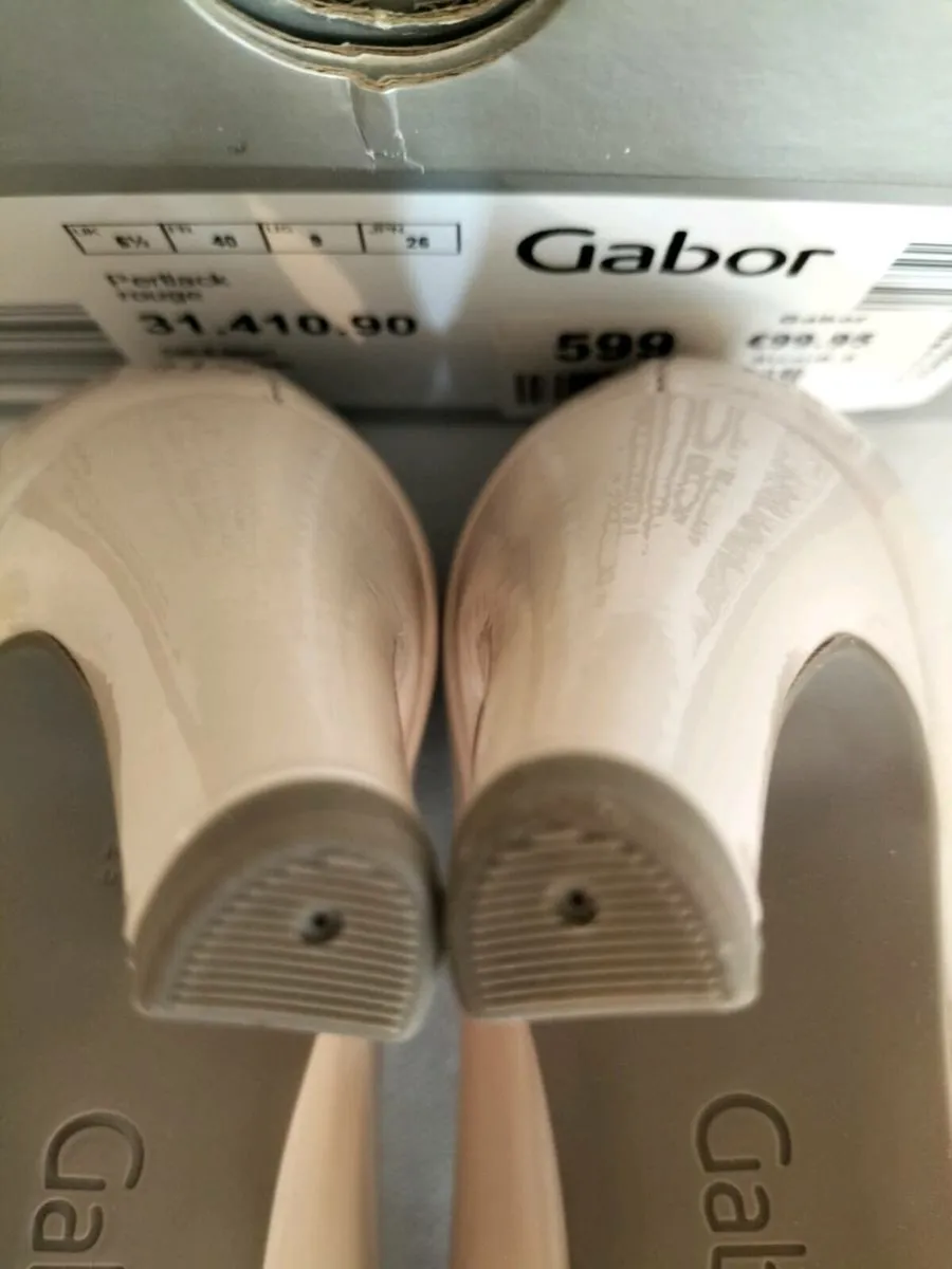 Gabor. Never used. Size 6.5. Classic Court Shoe - Image 3