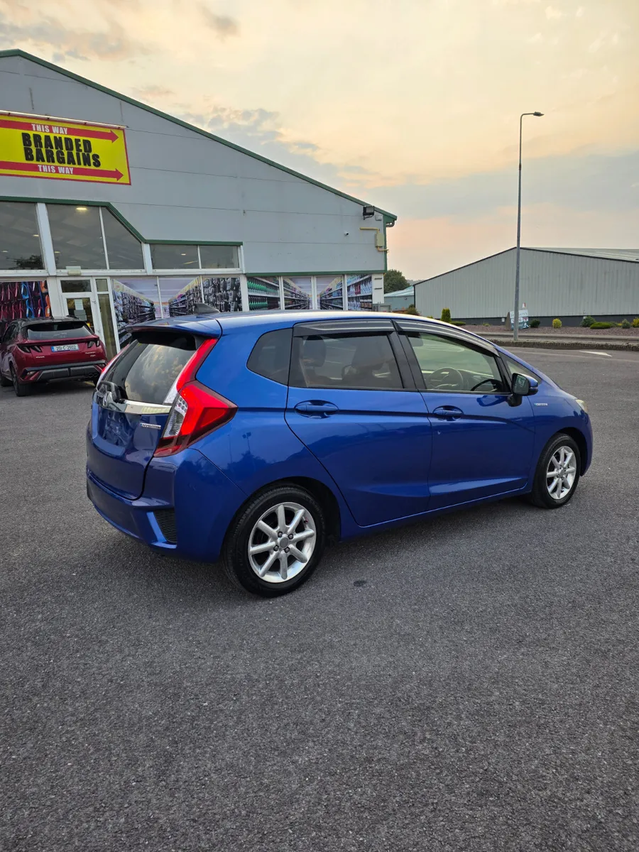 Honda Fit Hybrid 2013 - Image 4