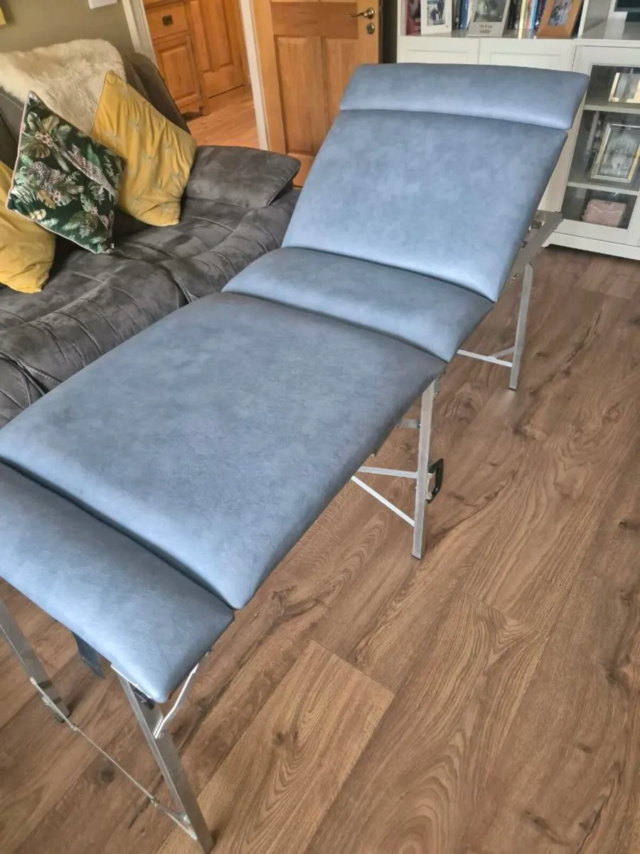 Portable Massage table.. - Image 3