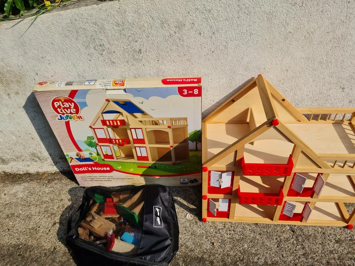 Doll's house with furniture - Image 1