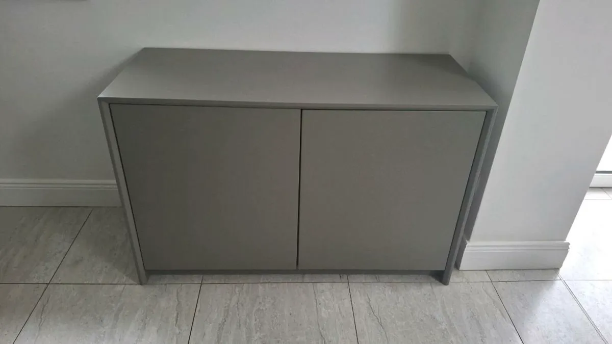 Side board - Image 1