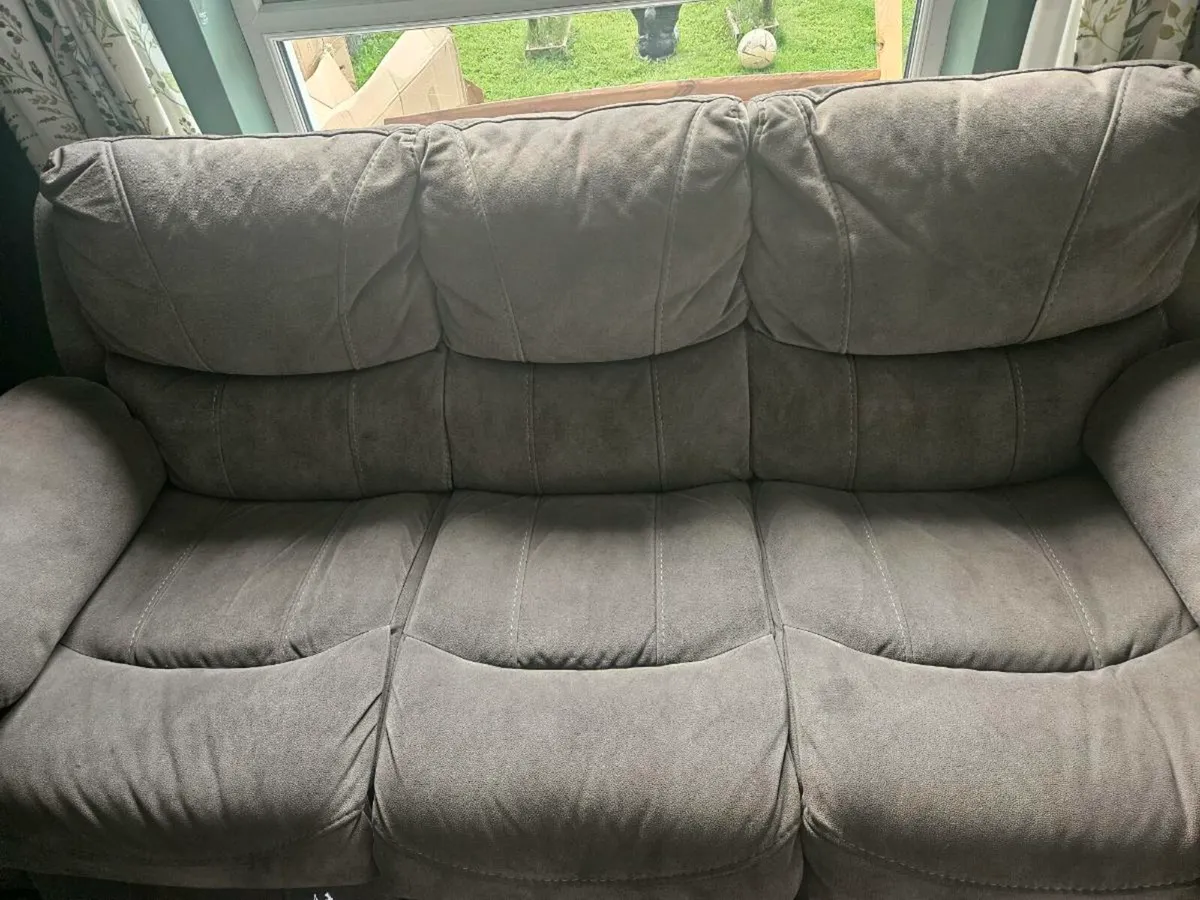 3 + 2 seater sofa's €500! - Image 1