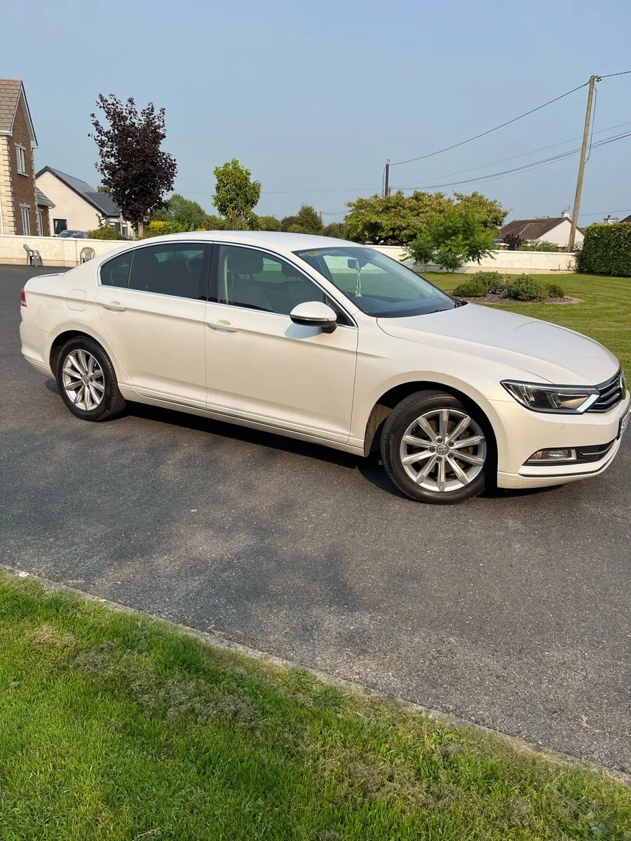 Volkswagen Passat - Image 1