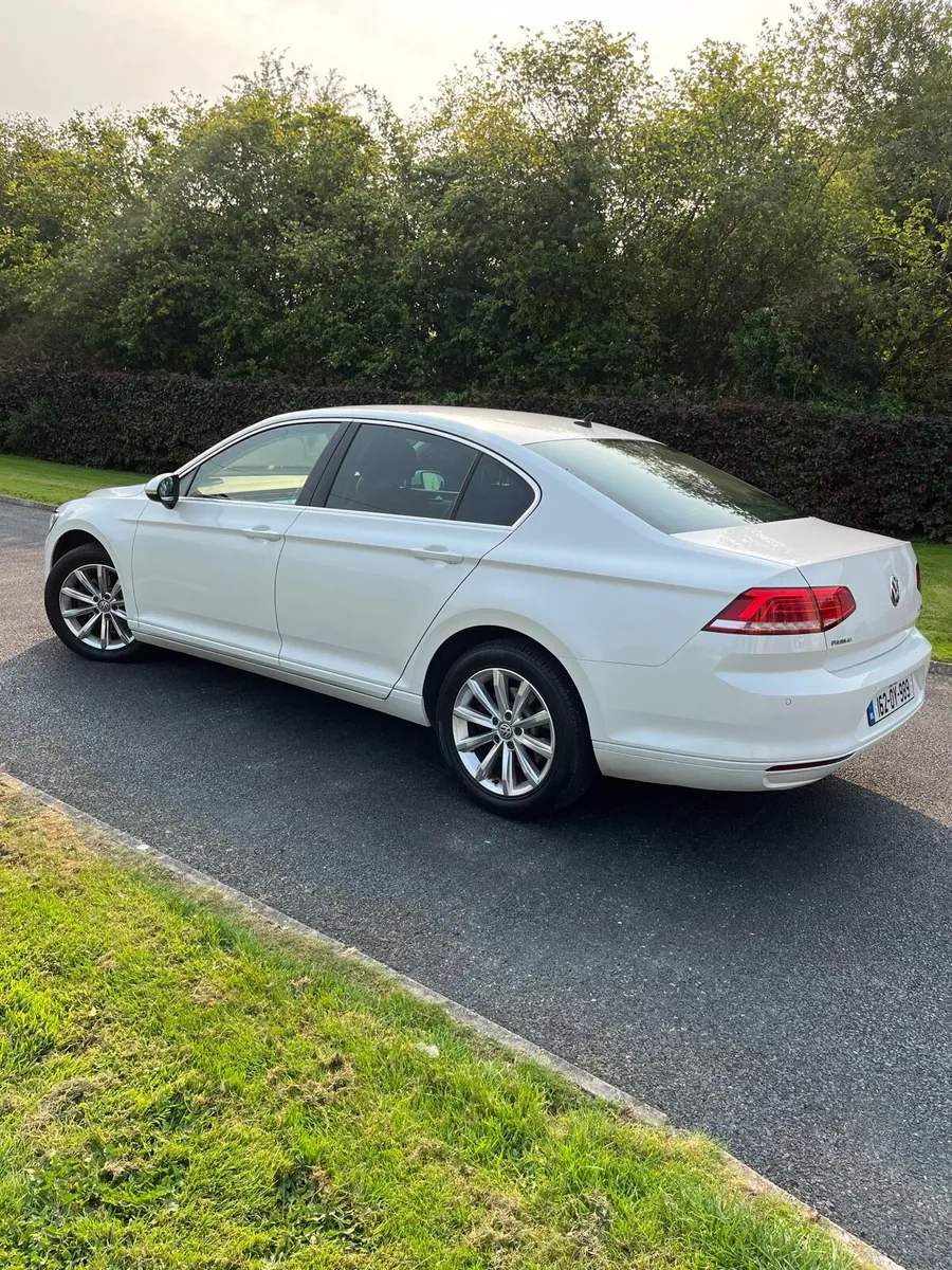 Volkswagen Passat - Image 2