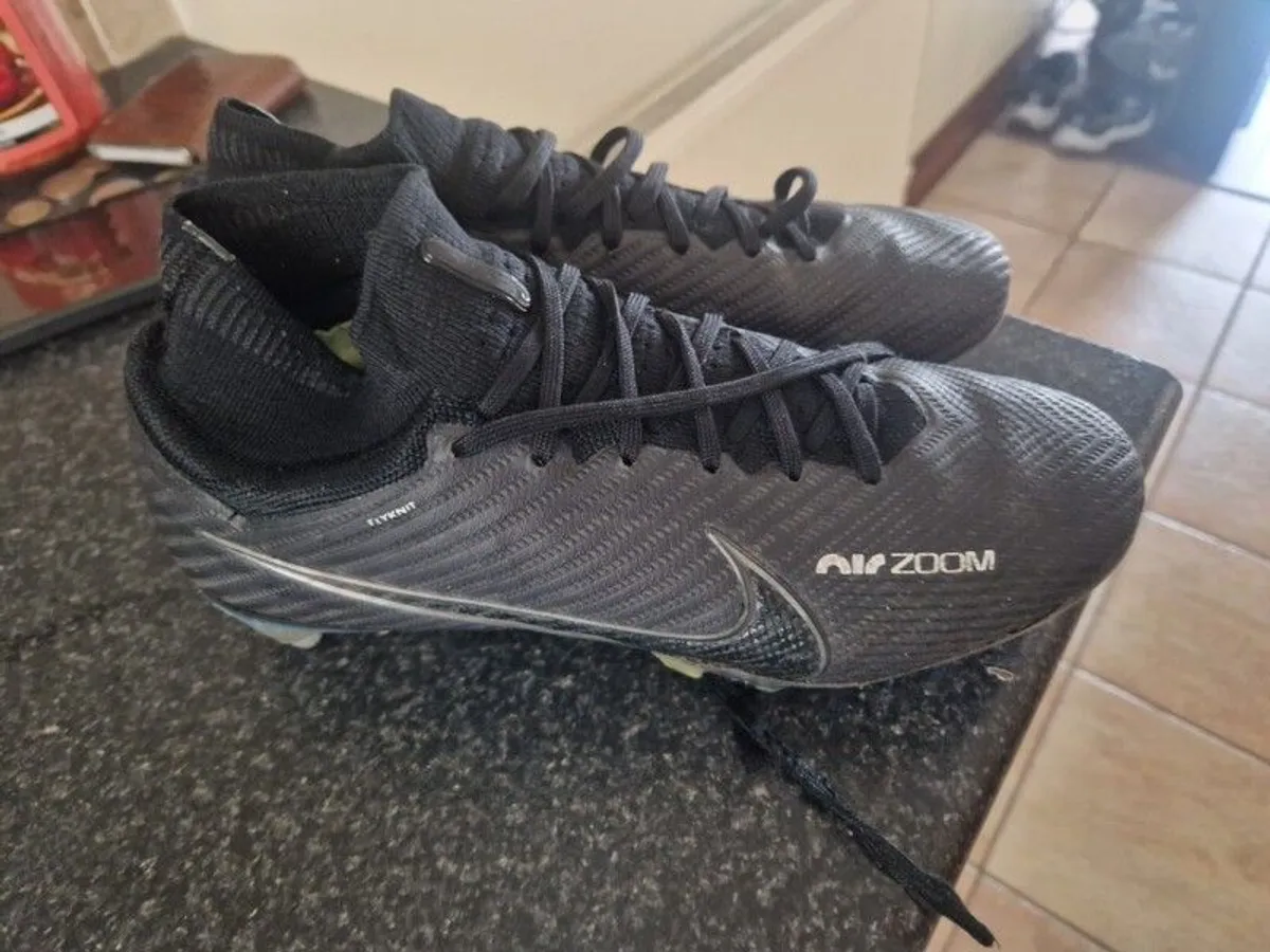 Nike Ronaldo Soccar Boots - Image 1