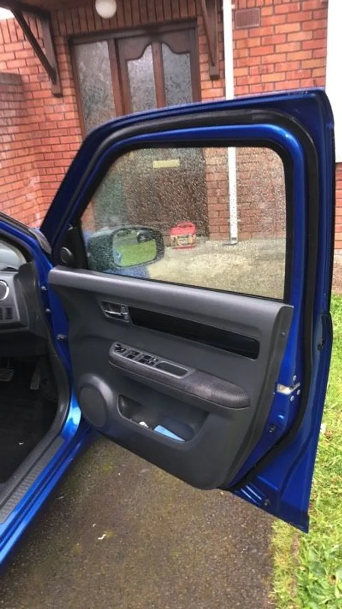 2005 Suzuki Swift - Image 3