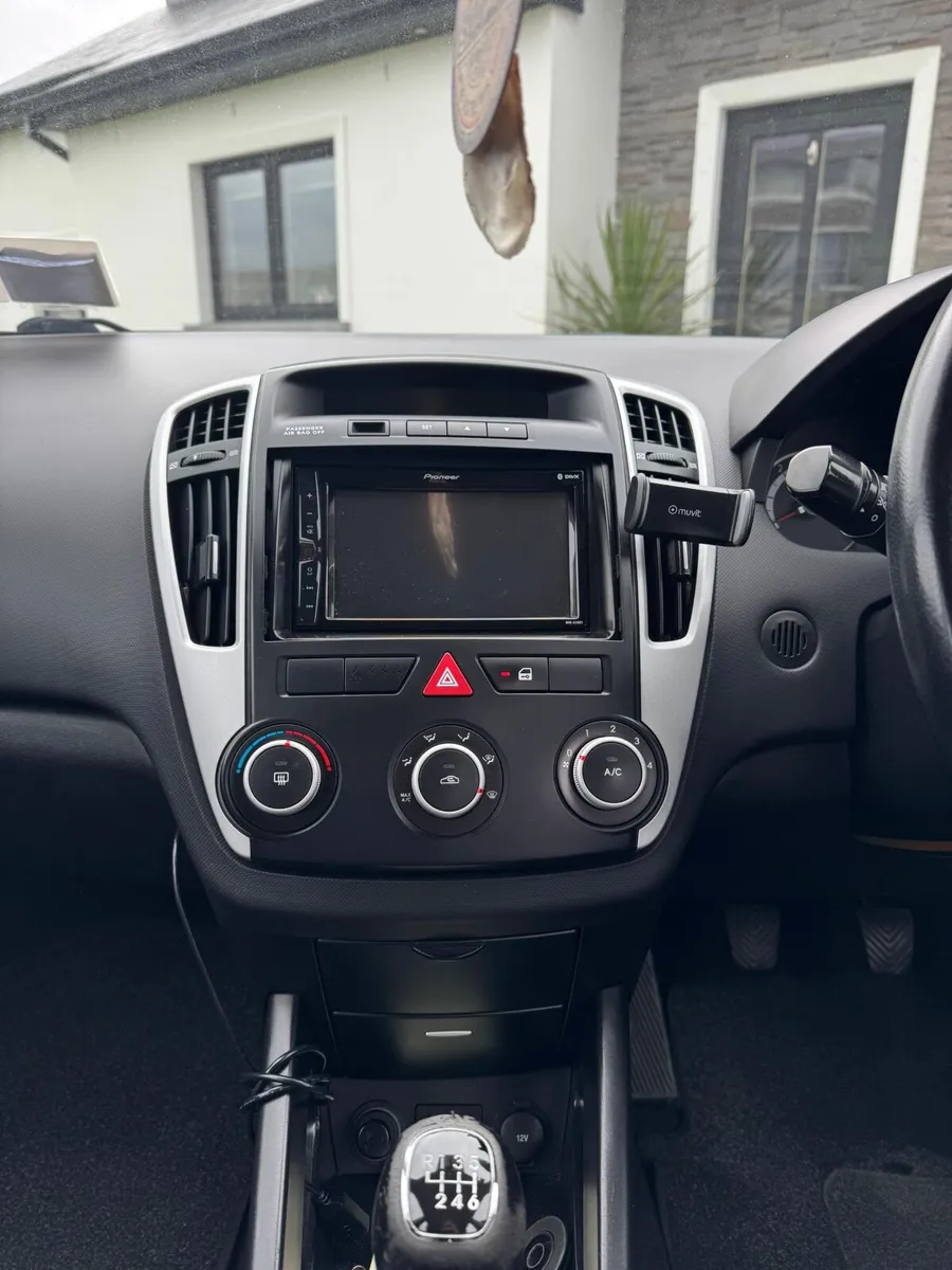 Kia Ceed 2011 - Image 2