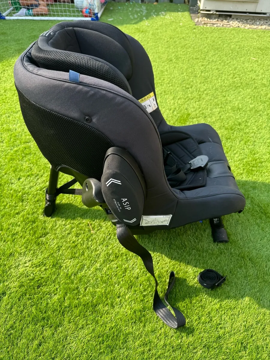 AXKID minikid 2 rear facing car seat. - Image 4