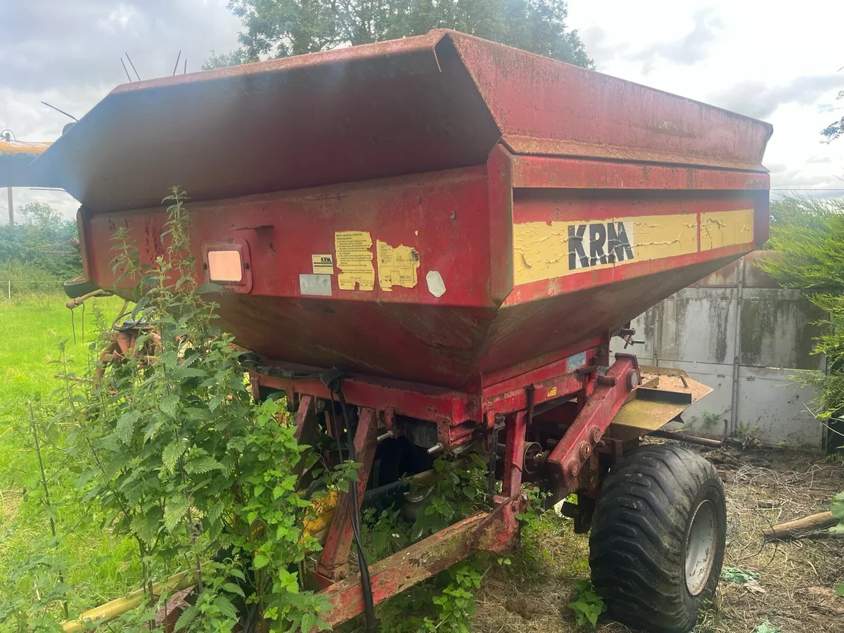 Manure Spreder  trailing - Image 1