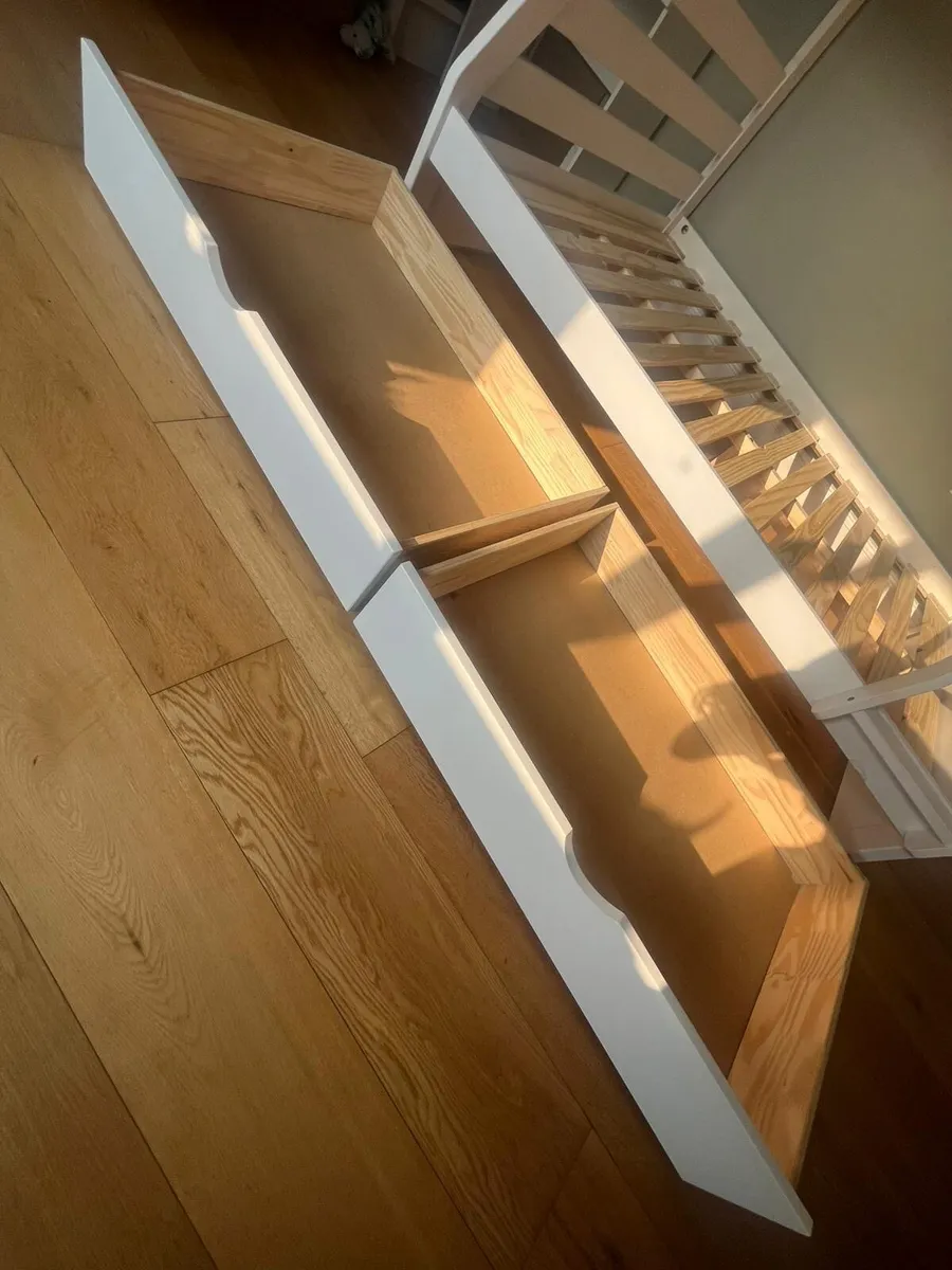 Bunk Bed (Solar) - Image 3