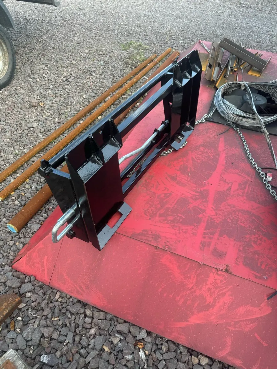 Skidsteer to Euro 8 adaptor - Image 2