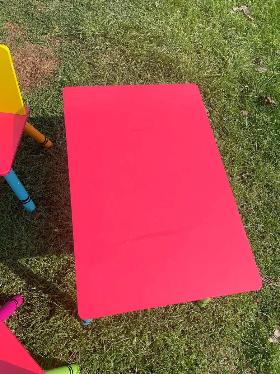 Kids table and chairs - Image 4