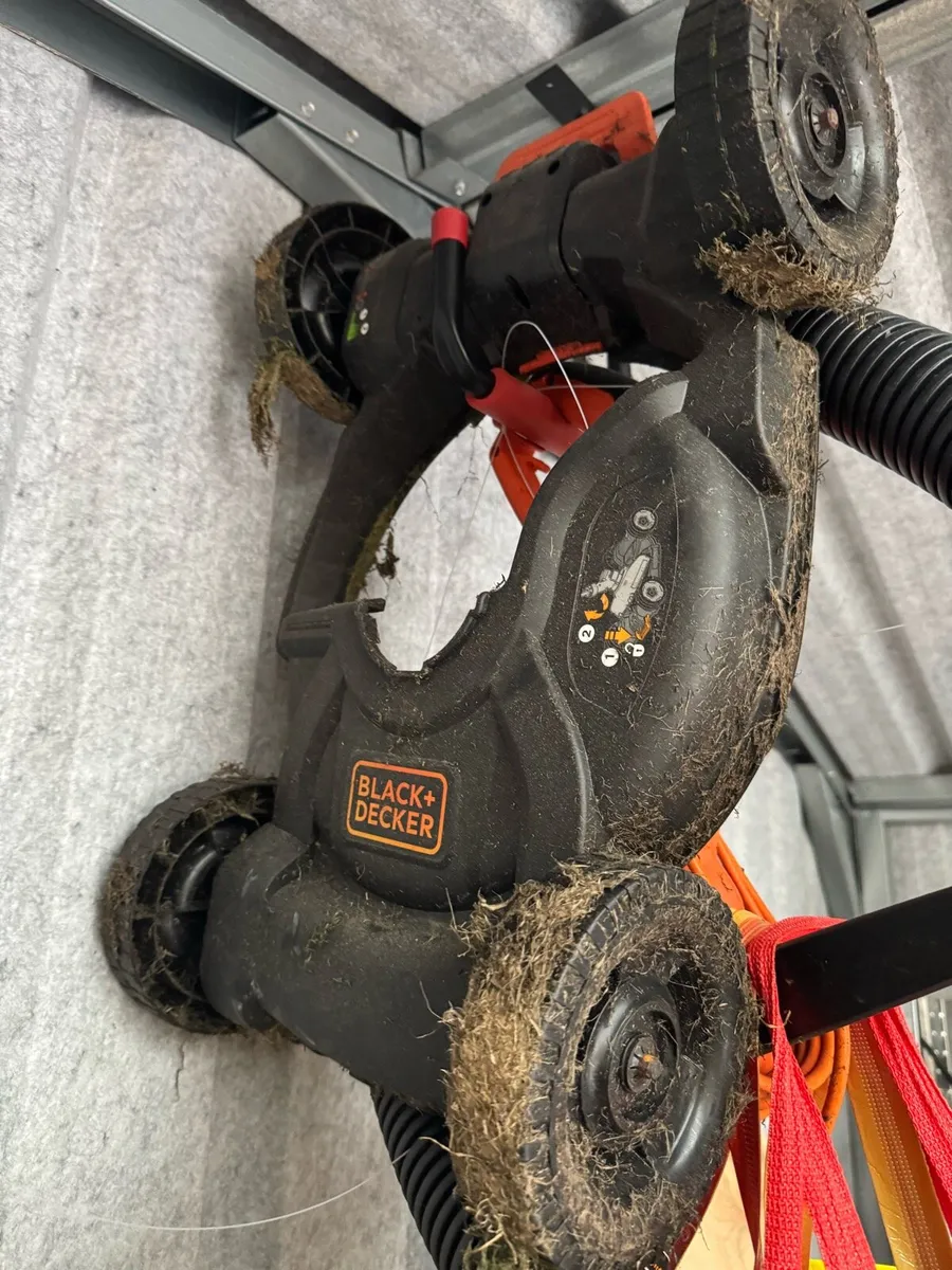 Black & Decker Lawnmower / Strimmer 2-in-1 - Image 1