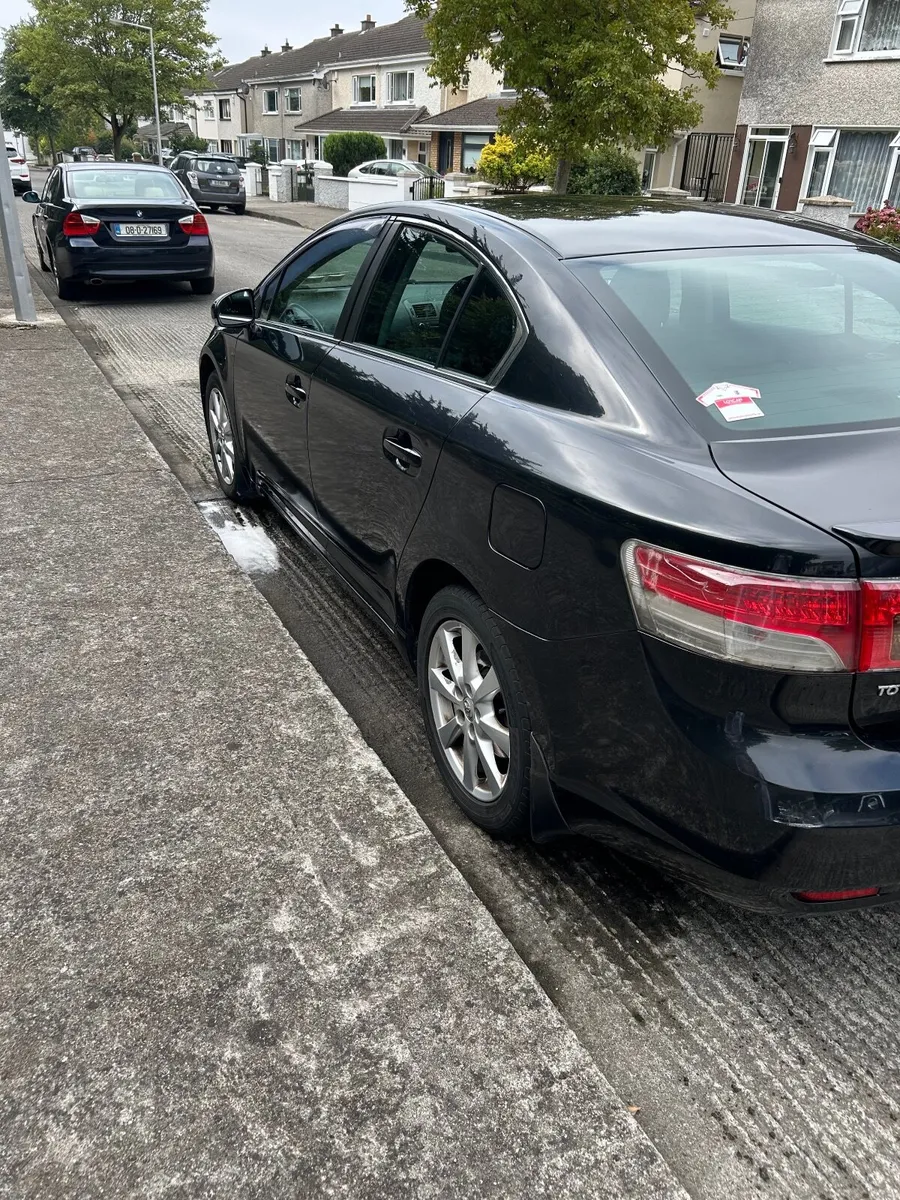 Toyota Avensis 2011 - Image 2
