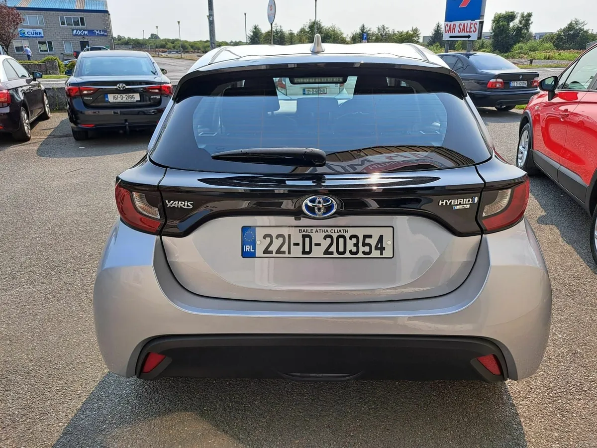 Toyota Yaris 2022 1.5 Hybrid Automatic Perfect !!! - Image 3