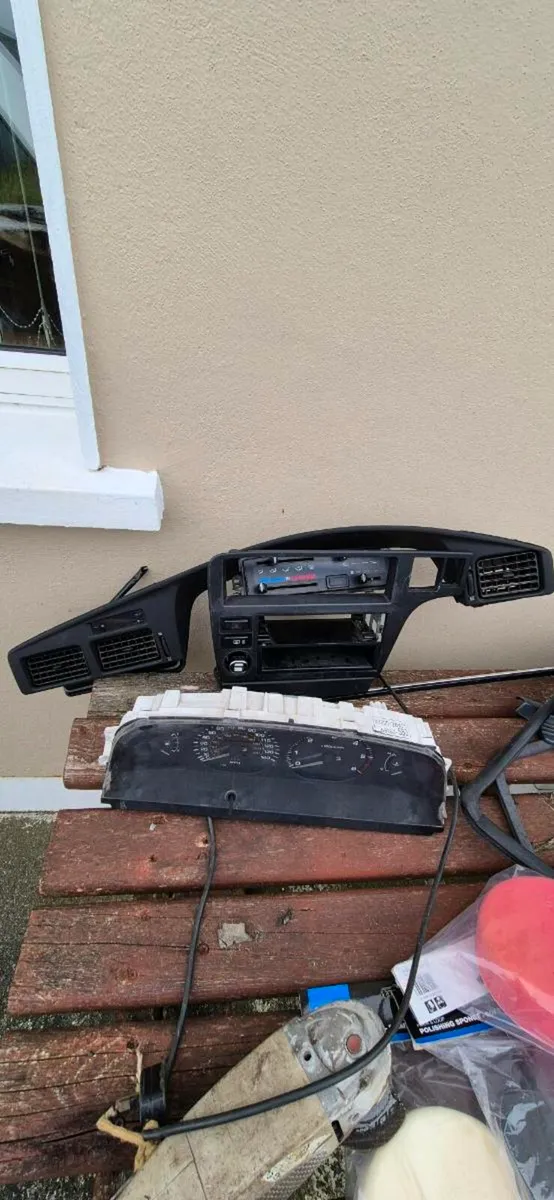 Toyota carina ll saloon parts - Image 3