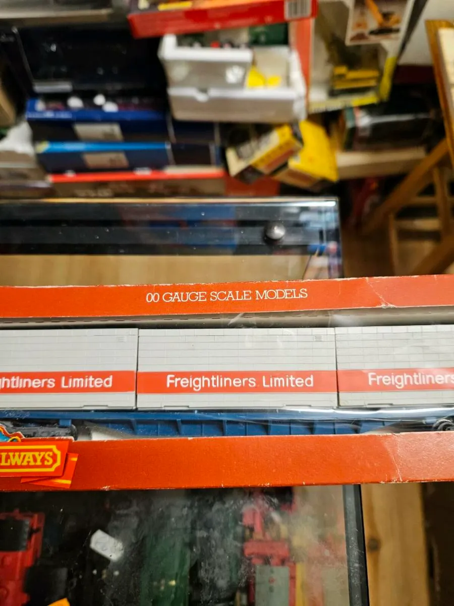 Hornby OO Gauge Container Wagon - Image 3