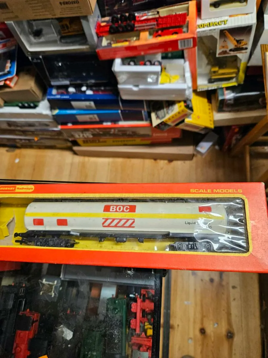 Hornby OO Gauge BOC Tanker - Image 2