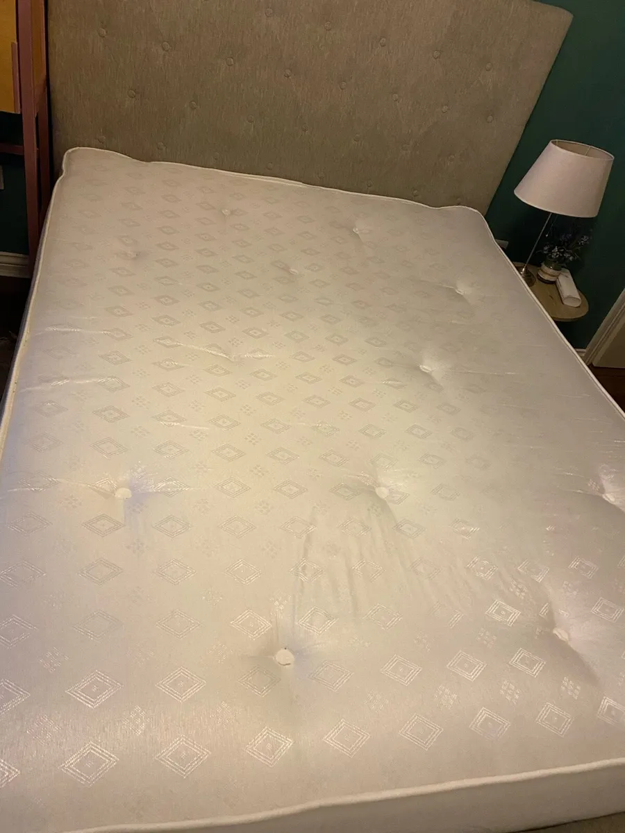 King size bed - Image 2
