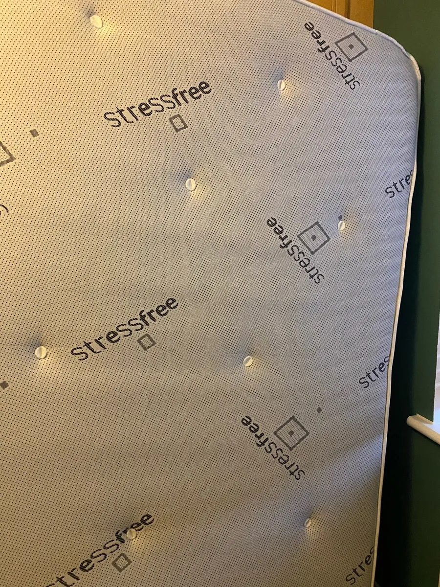 King size bed - Image 4
