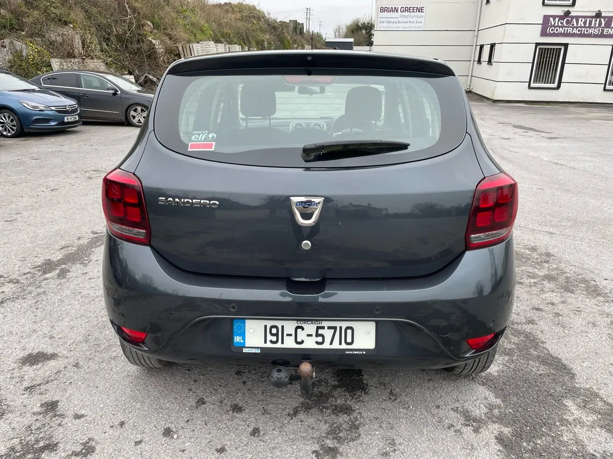 Car - Image 3