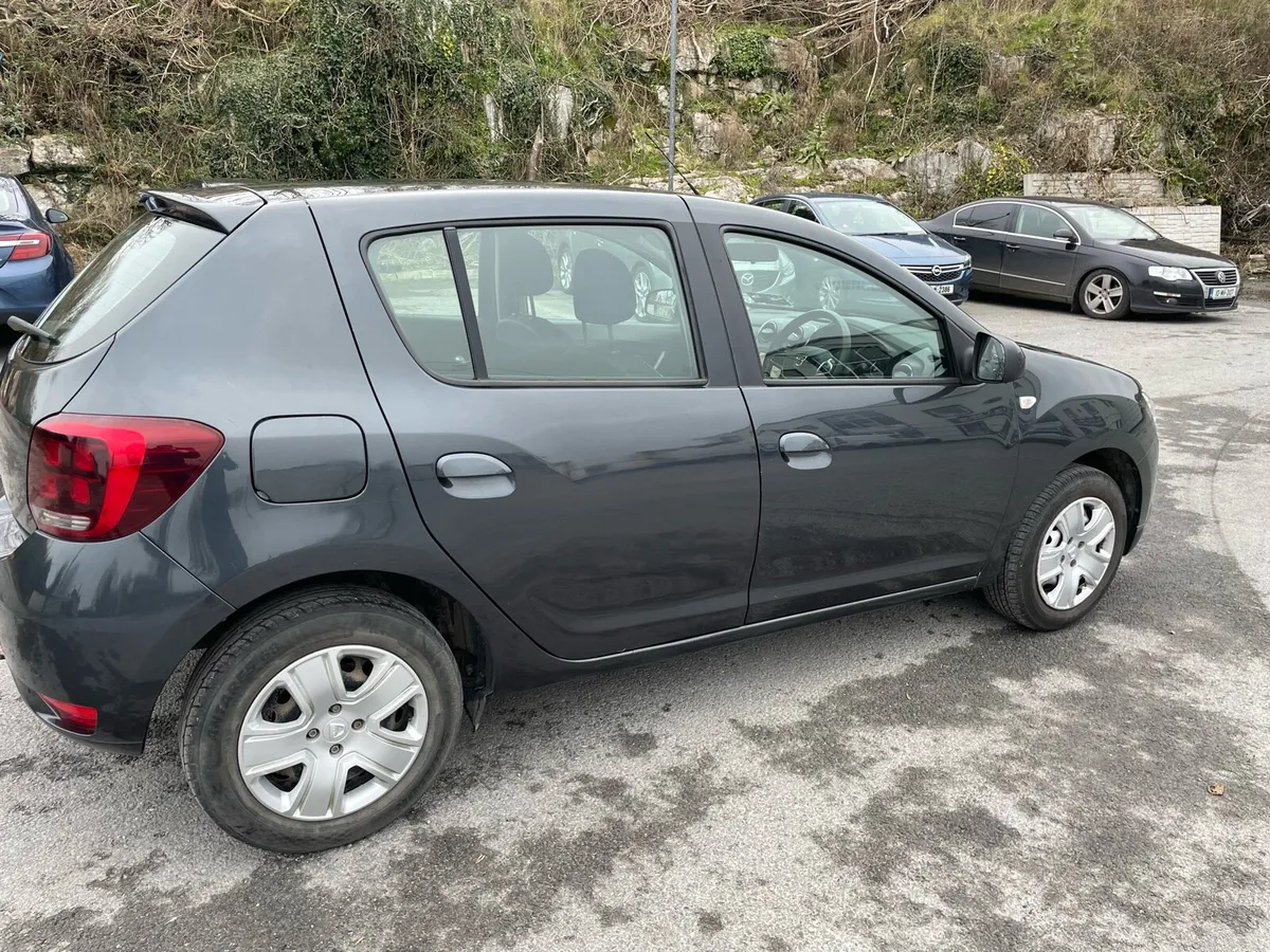 Car - Image 4