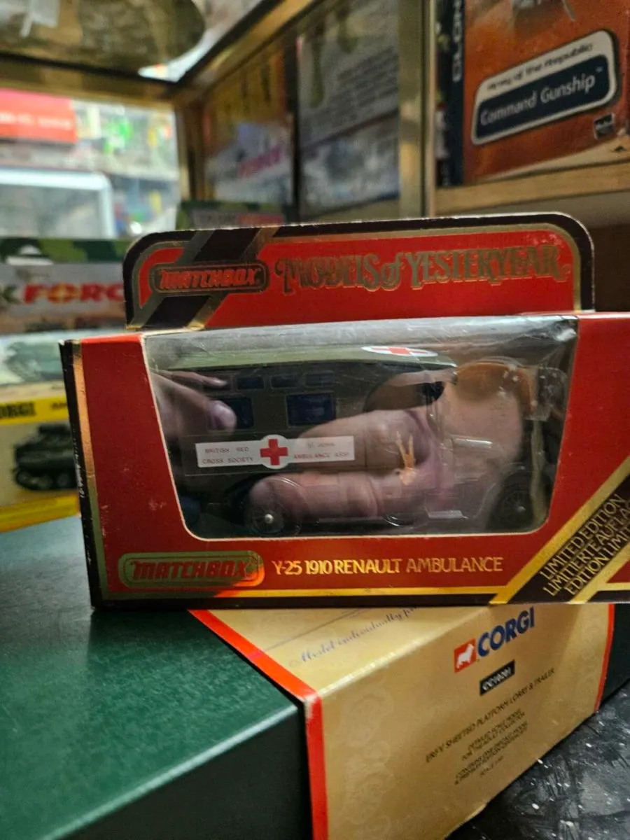 Matchbox Yesteryear WW1 Ambulance - Image 1