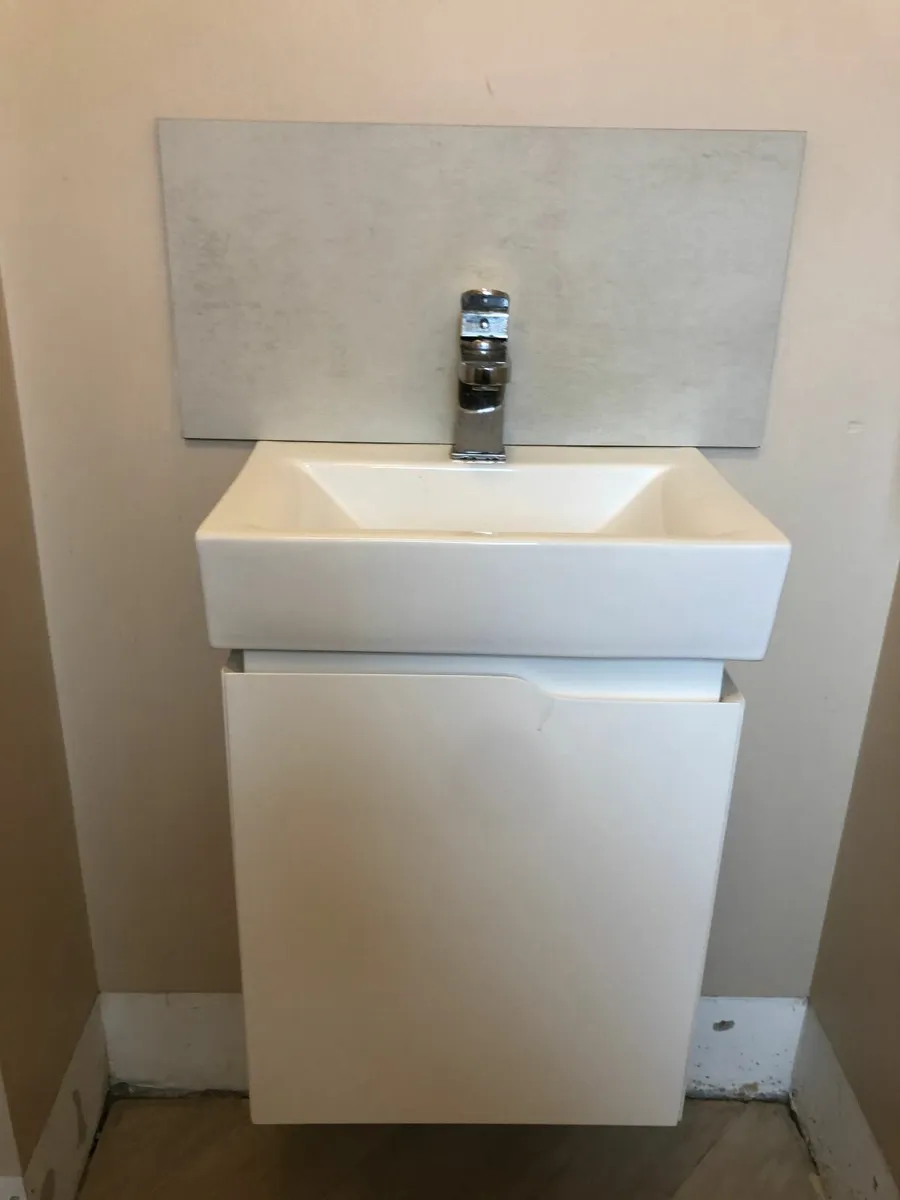 Wall hanging sink and tap - Image 1