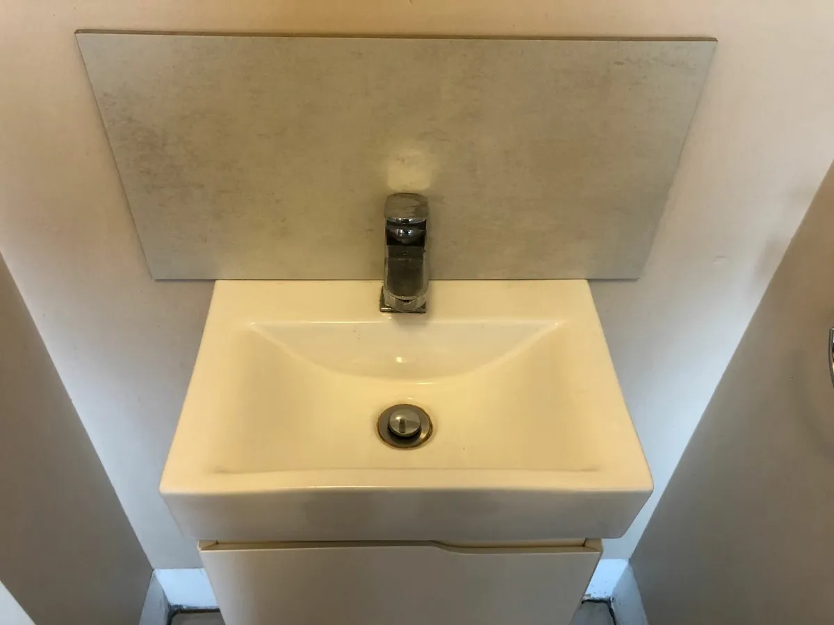 Wall hanging sink and tap - Image 3
