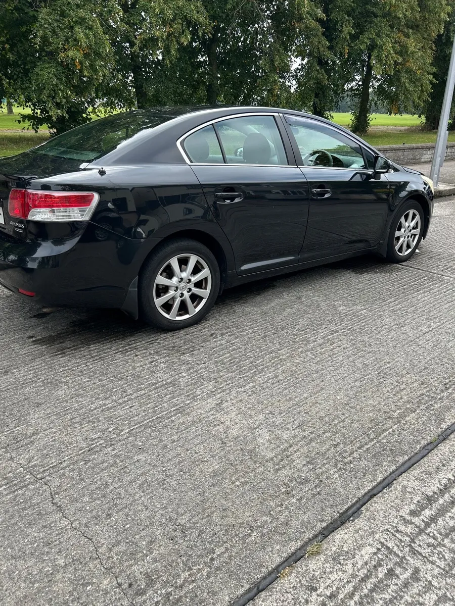 Toyota Avensis 2011 - Image 1