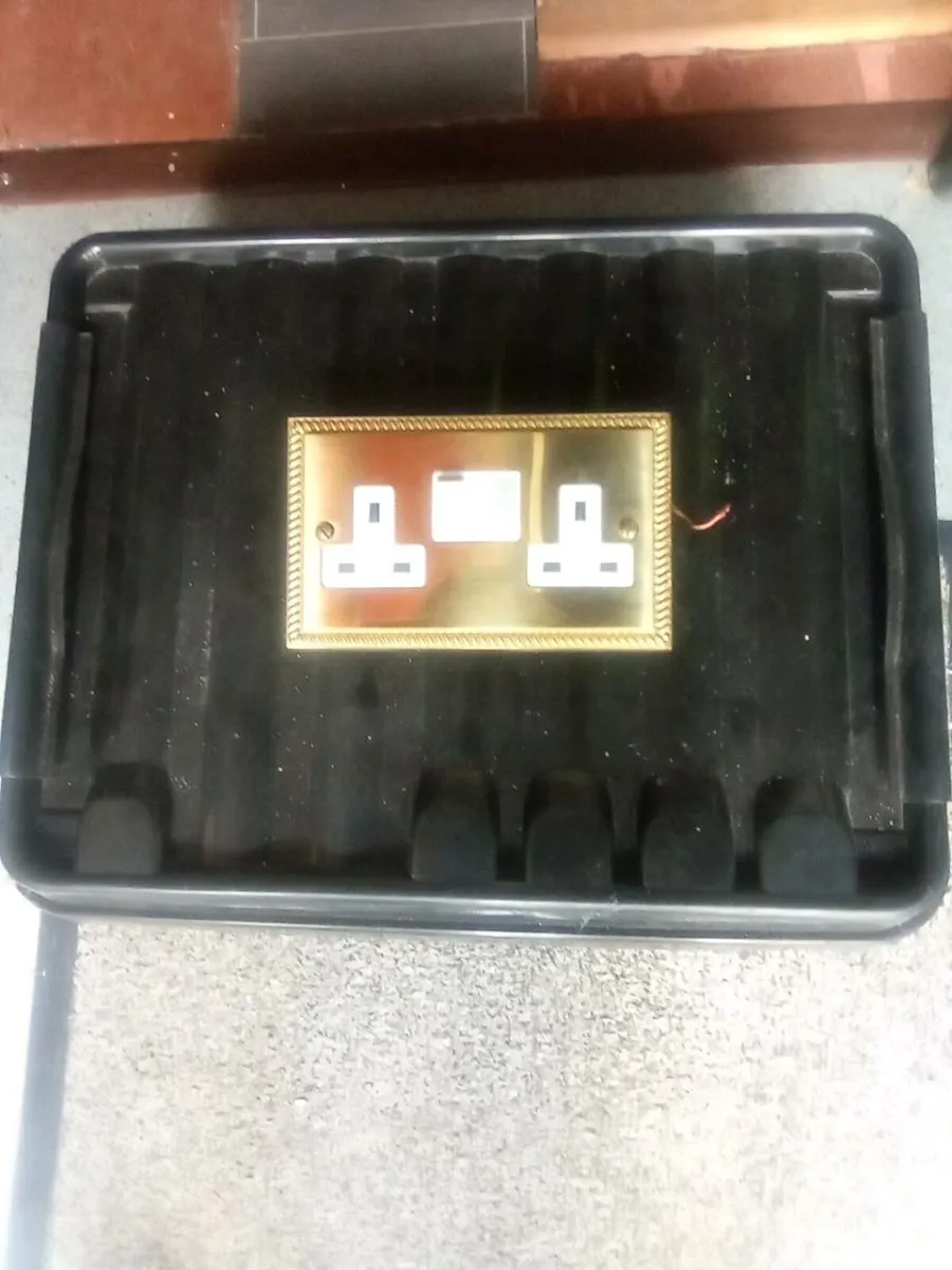 DRY.  ELECTRICAL.  BOX.  AND.  BRASS. SOCKET - Image 1
