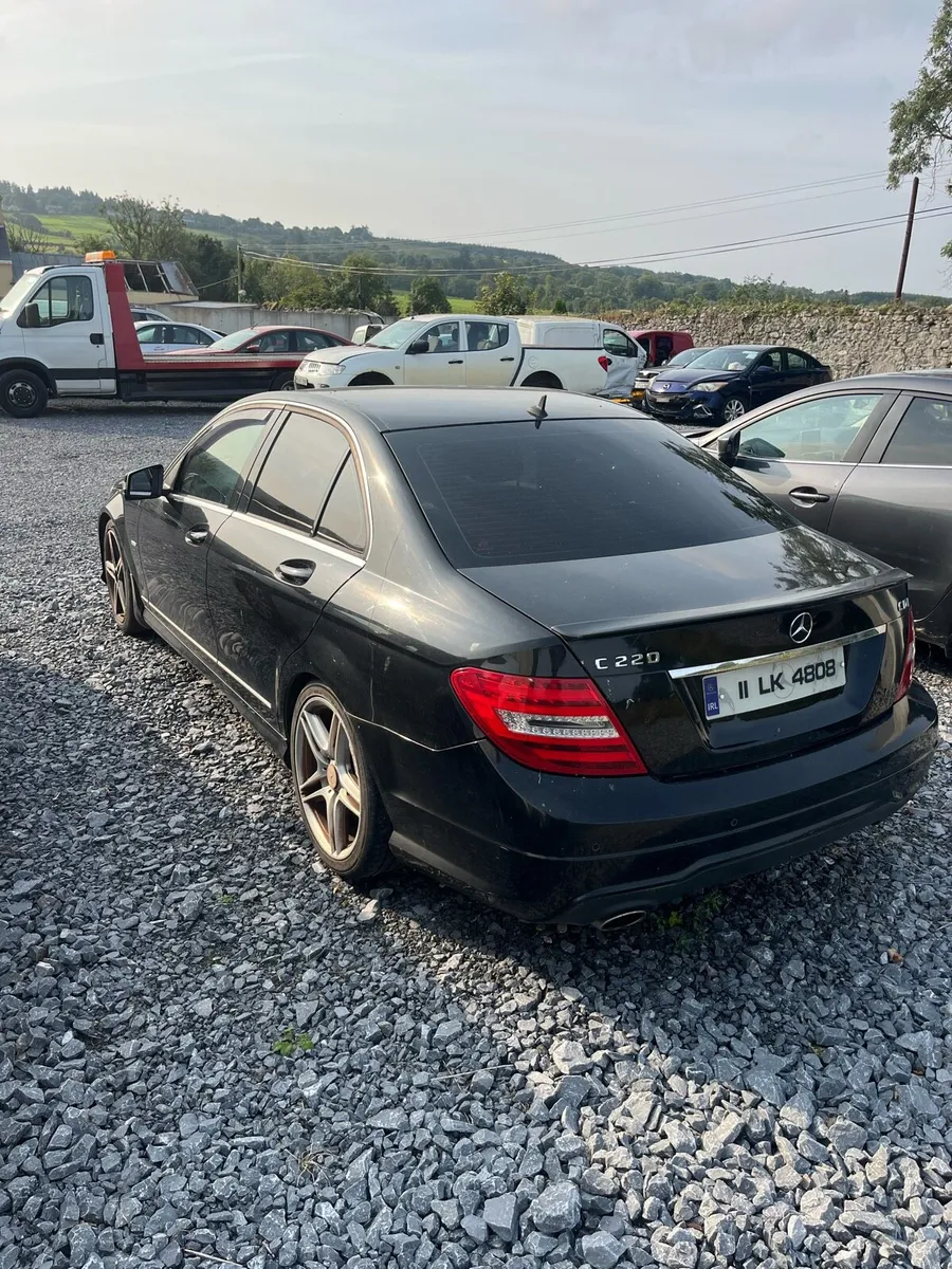 2011 Mercedes c220 - Image 4