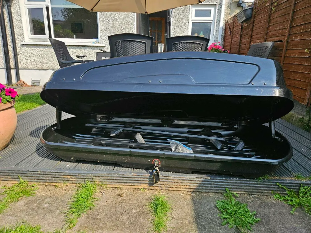 Roof Box (Perfect for camping) - Image 1