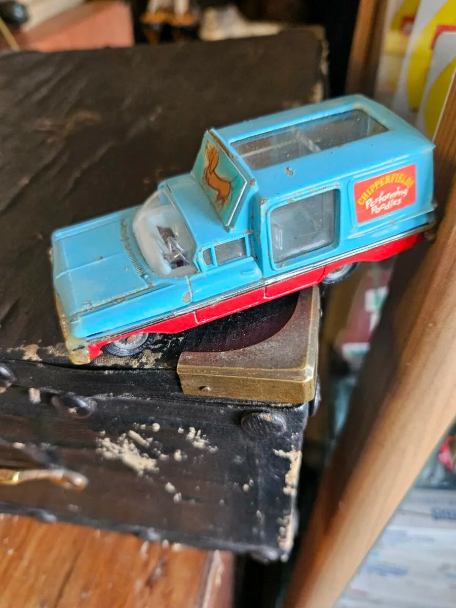 Corgi Chipperfields Circus Car - Image 1