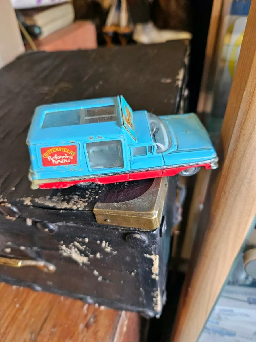 Corgi Chipperfields Circus Car - Image 4