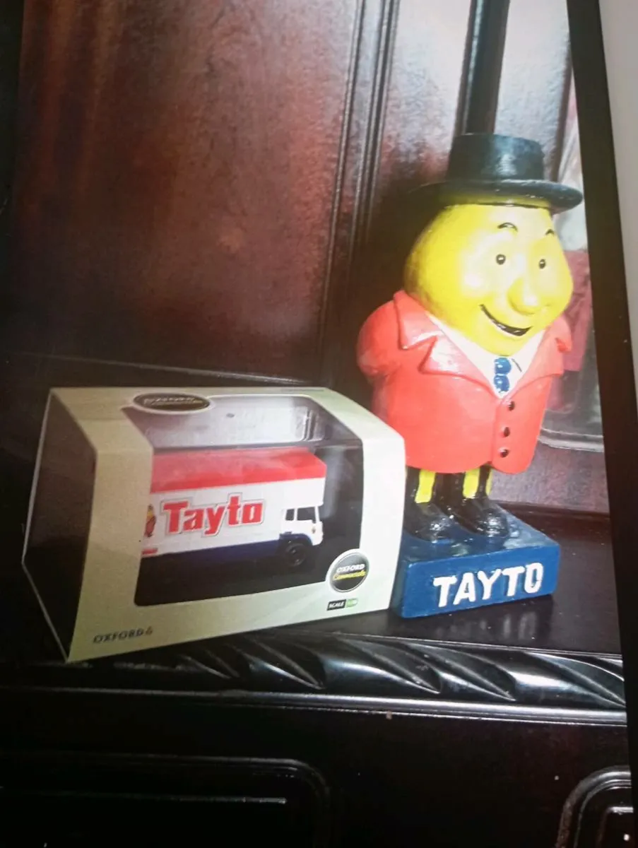 MR TOYTO BOX TRUCK PLUS  TOYTO RESIN FIGURE - Image 3
