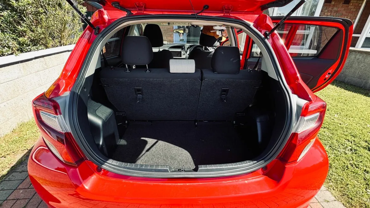 2014 Toyota Vitz 1.3 L, NCT 07/26, Excellent - Image 4