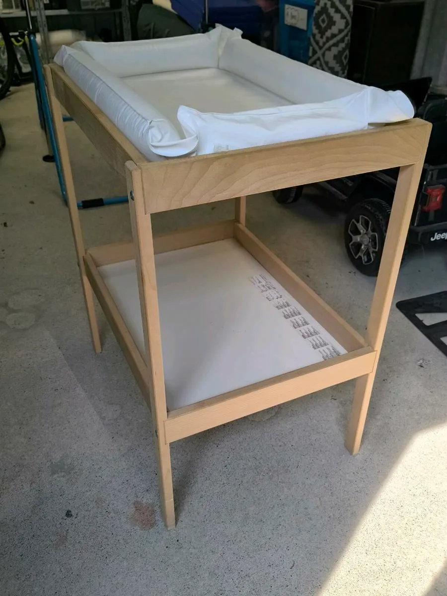 Baby changing table - Image 2