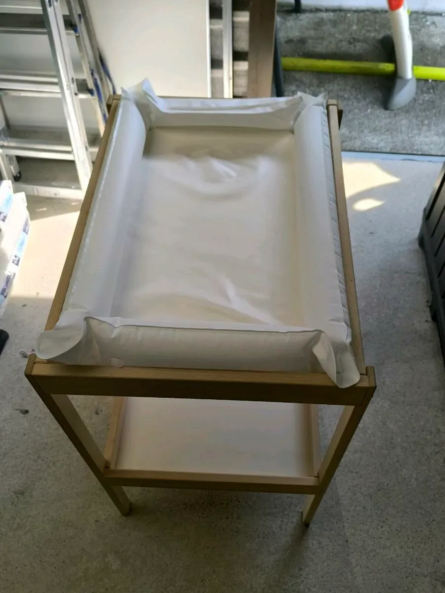 Baby changing table - Image 3