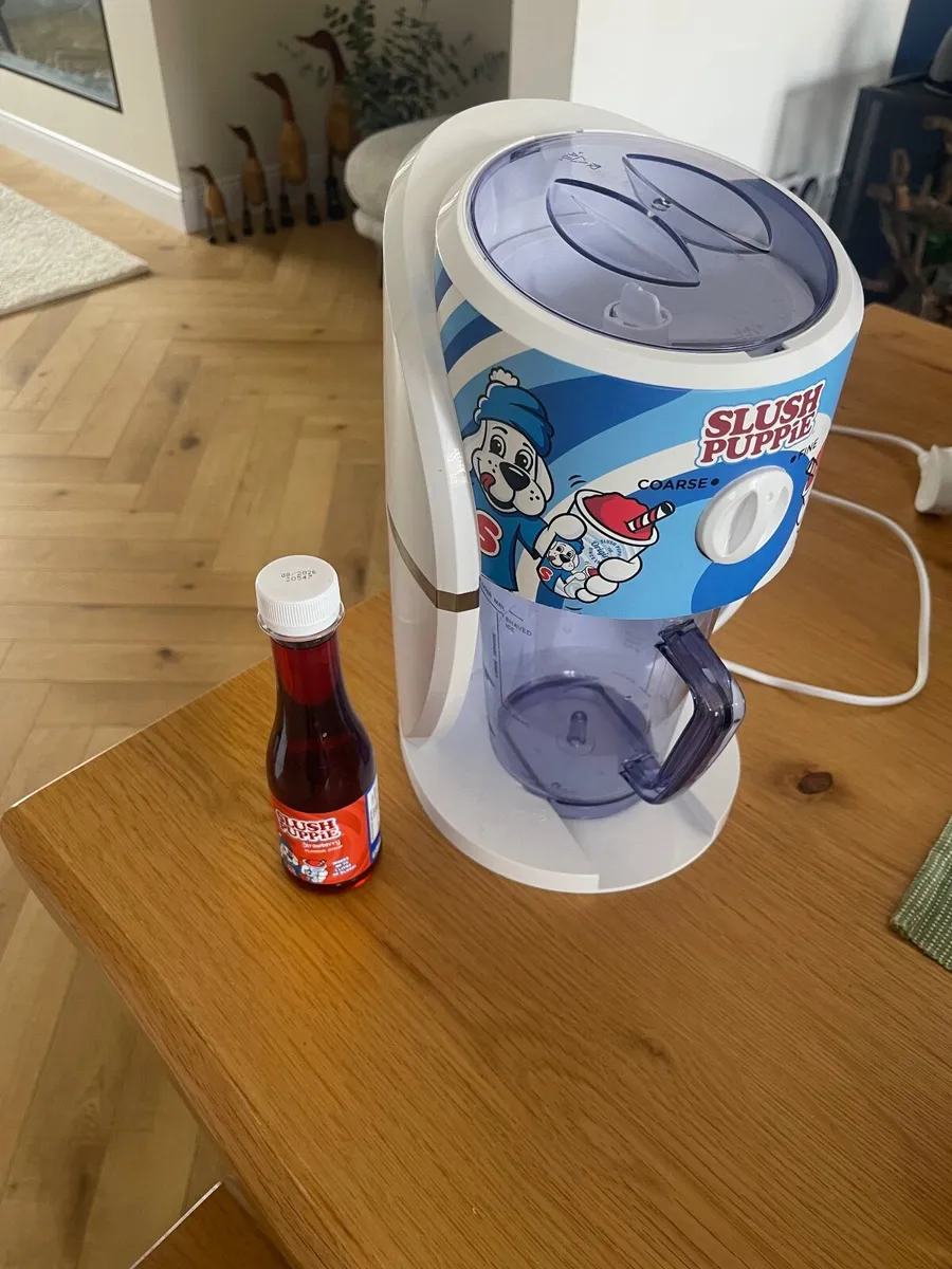 Slush puppie machine and syrup - Image 1