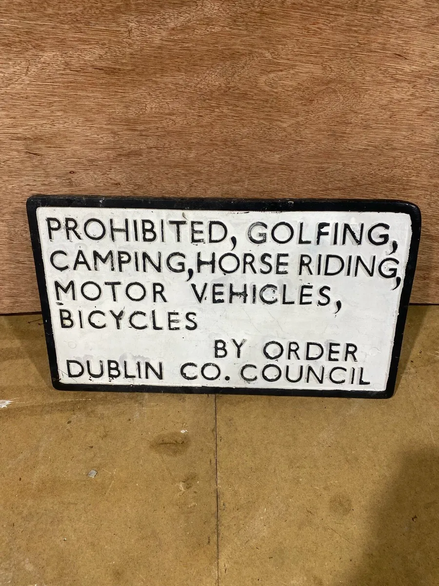 Old cast sign - Image 1