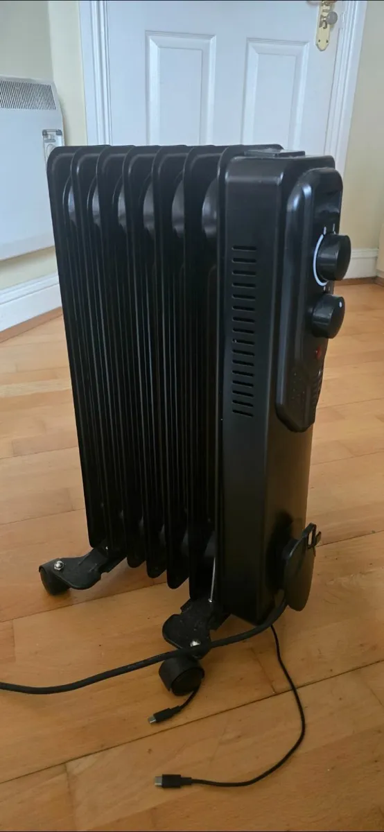 Oil filled portable radiator - Image 1